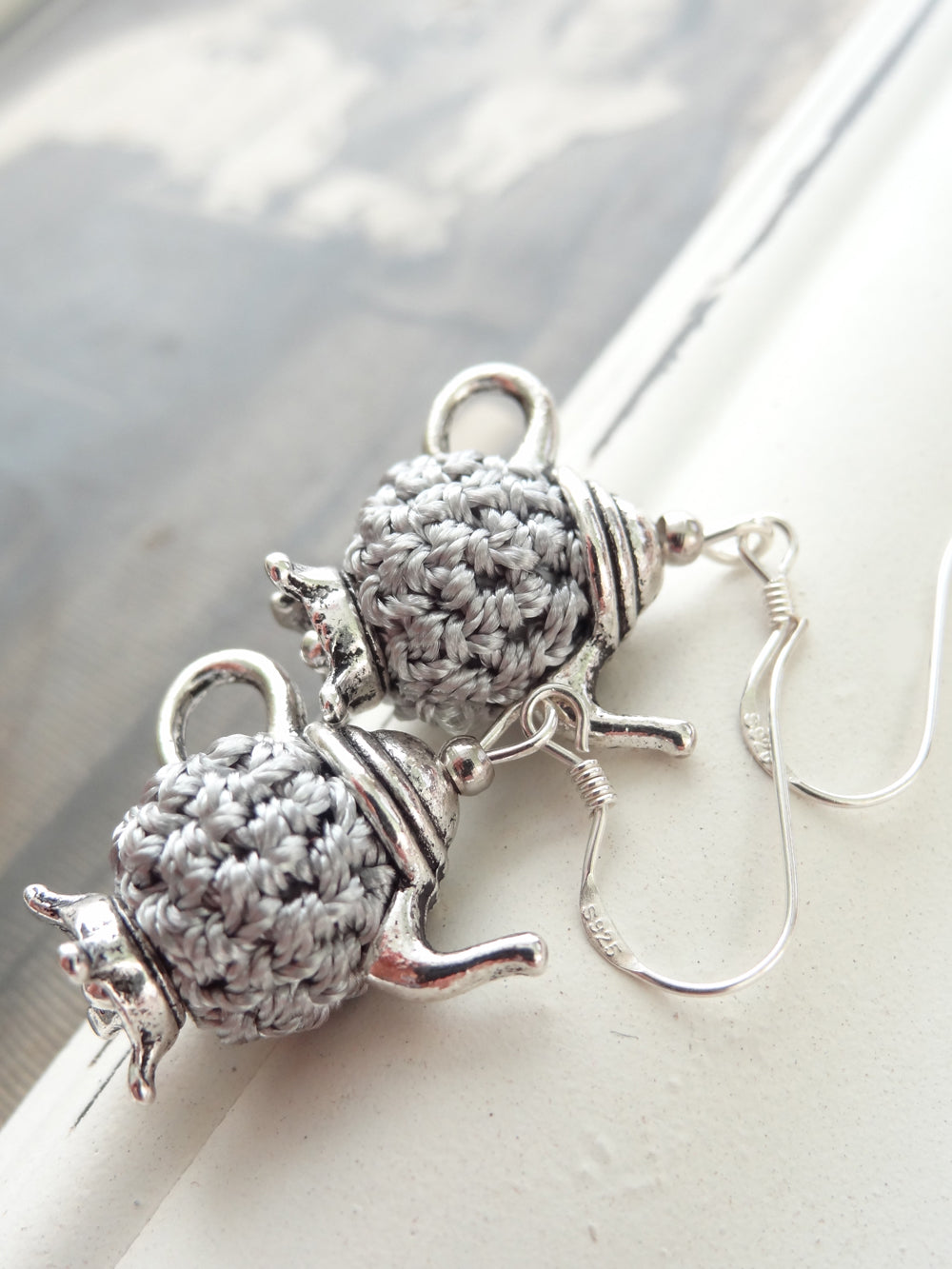 Handmade Mini Teapot Earrings – Cute Crochet Jewelry, Unique Gift Idea for Tea Lovers, Artisan Earrings