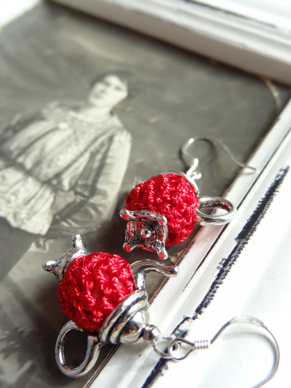 Handmade Mini Teapot Earrings – Cute Crochet Jewelry, Unique Gift Idea for Tea Lovers, Artisan Earrings