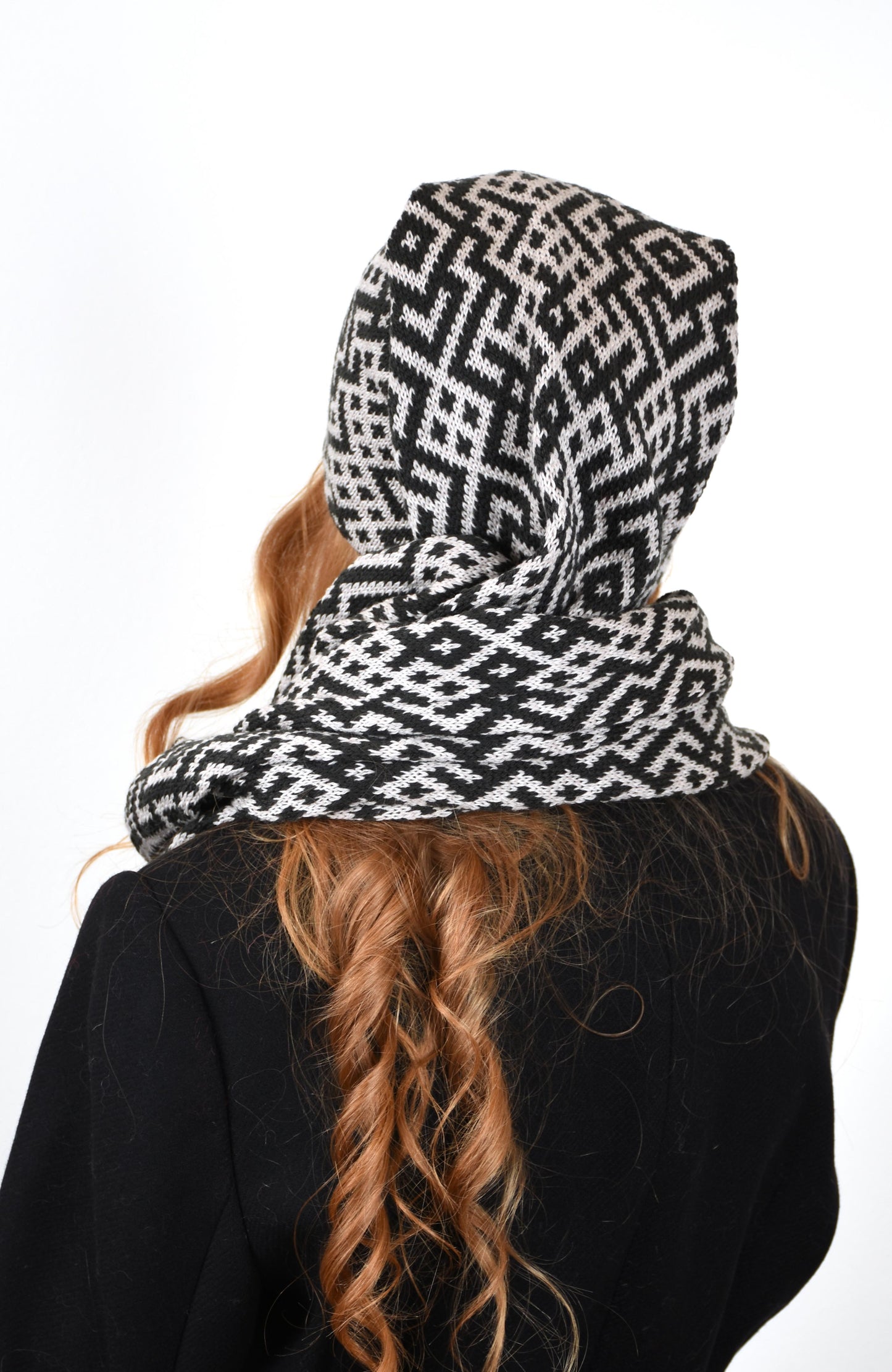 Lielvārde Motif Merino Hat Scarf – 2-in-1 Knit Hat & Scarf with Handmade Pom, Soft Cotton Forehead Lining