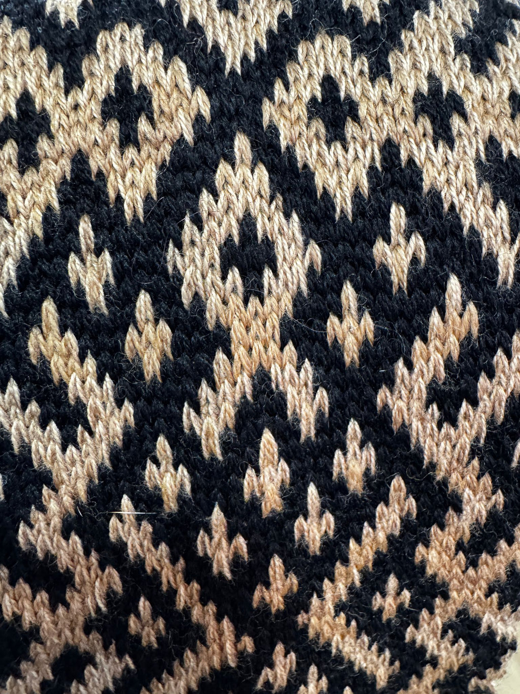 Lielvārde Motif Merino Hat Scarf – 2-in-1 Knit Hat & Scarf with Handmade Pom, Soft Cotton Forehead Lining
